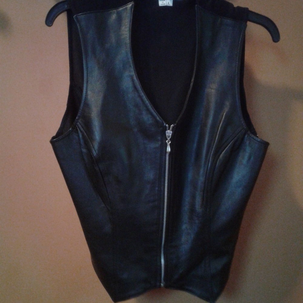 Black leather vest size L